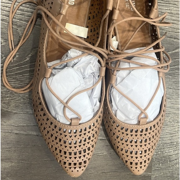 Tan lace up flats - Picture 1 of 1